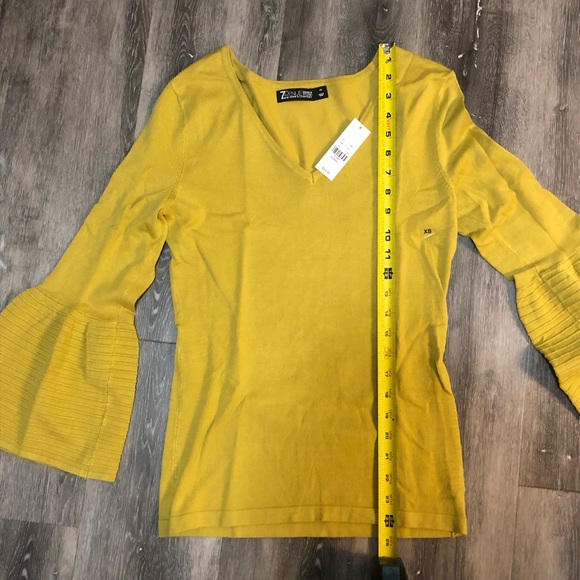 ☀️New York & Company Bell Sleeve Top - Picture 4 of 7